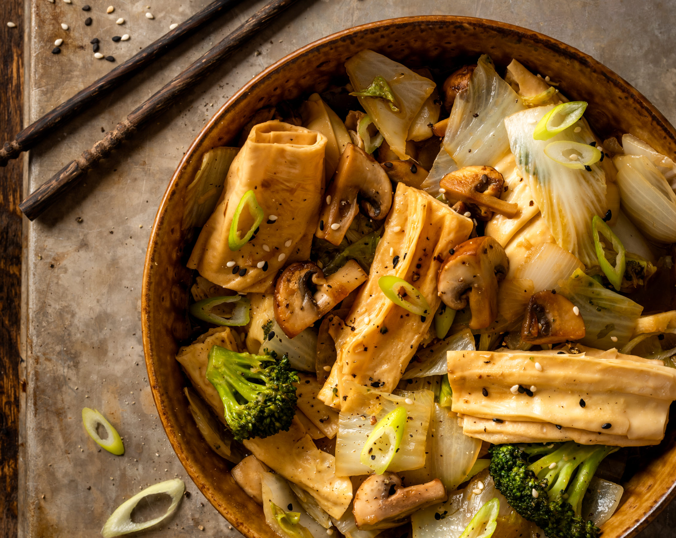 Chow mein au « tofu skin » Pratiquement Vegan